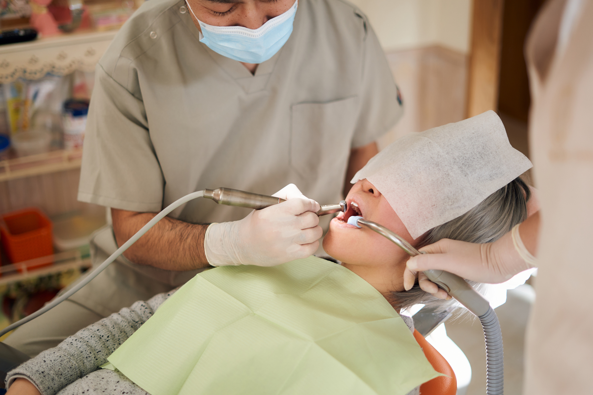 痛みや腫れを抑えた治療